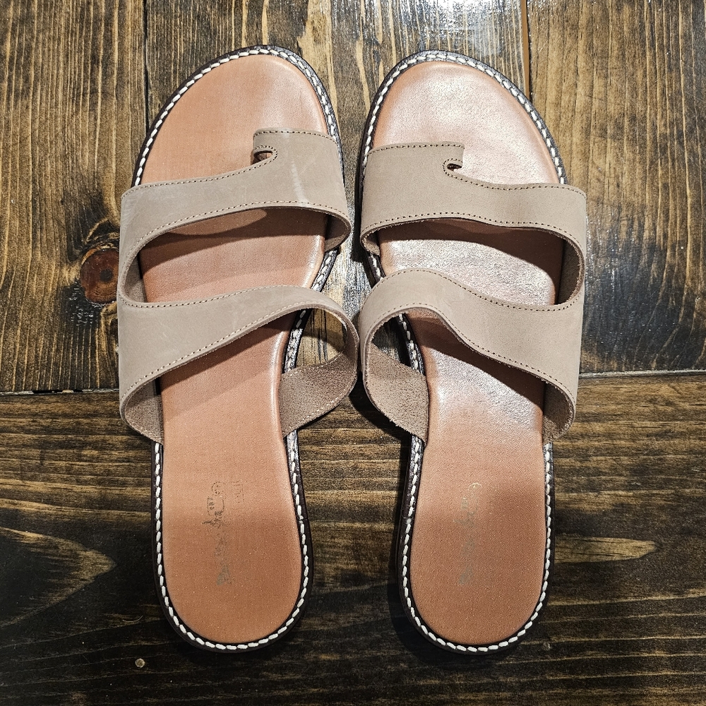 Coach and Four Leather Sandals. Taupe. Size 10.